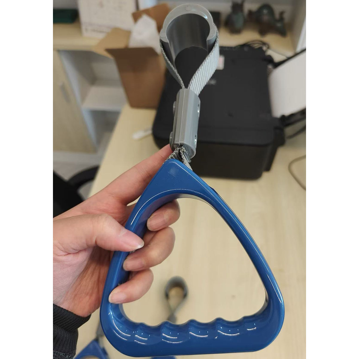Triangle Plastic Grab Handle for Bus & Subway Interior